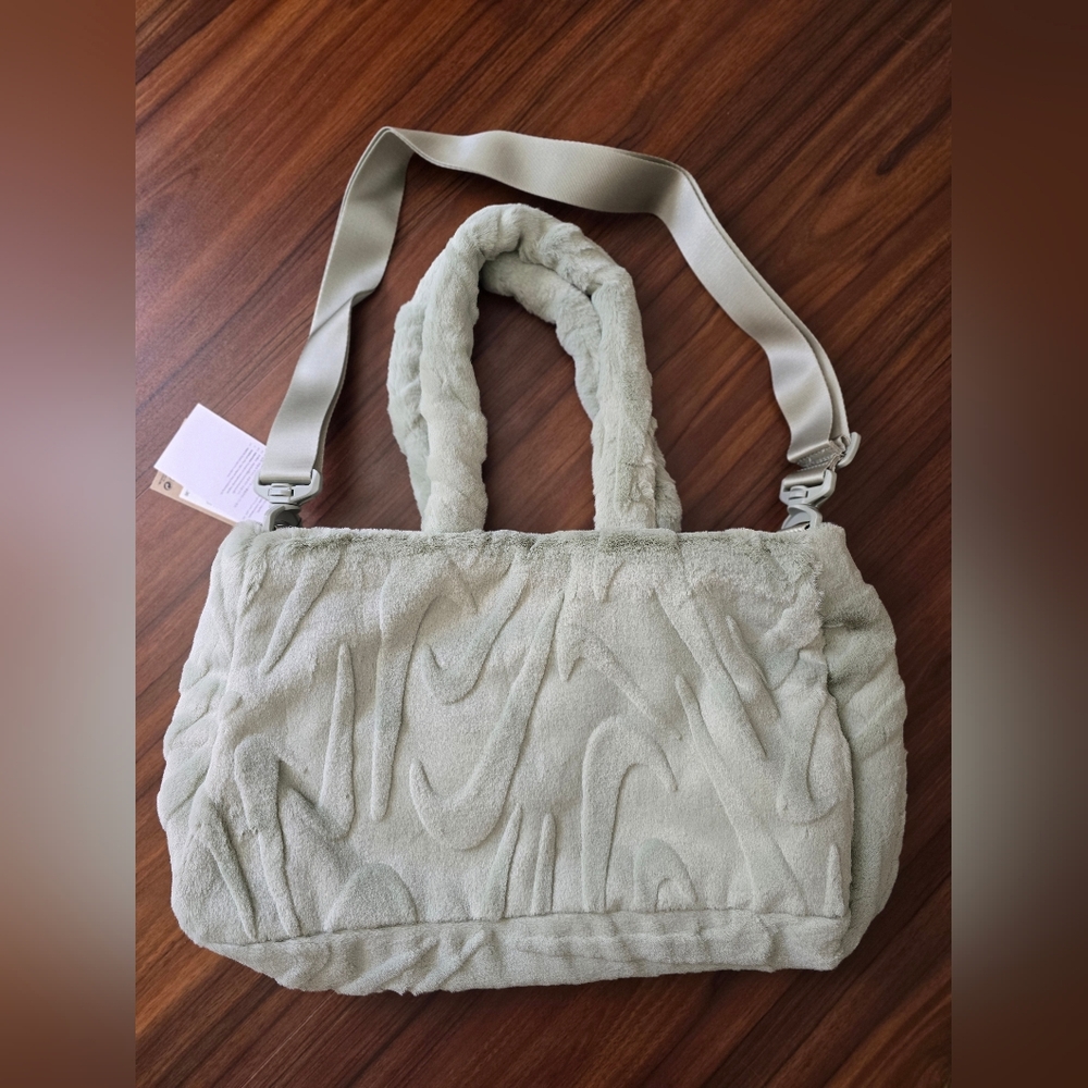 *NWT* NIKE Sportswear Plush Tote Bag - Picture 4 of 13